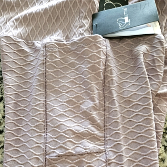 ShoActive Butt Sculpting Leggings. NWT - Picture 6 of 12